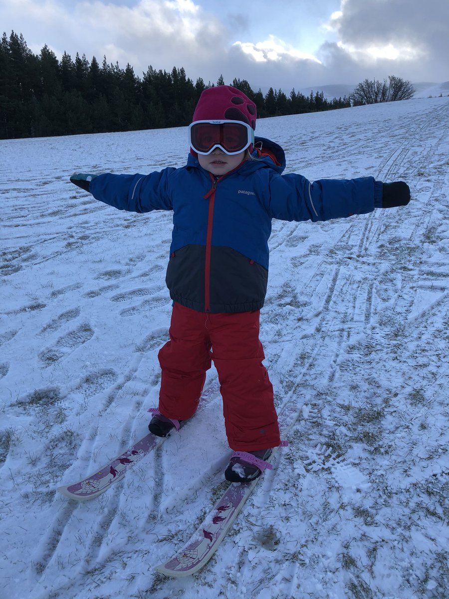tabamountains's tweet photo. This one absolutely loved her first time on skis today. We’ll definitely be heading out again soon. Fingers crossed the promised snow comes and stays! Time for a proper set of skis and boots I think... @patagonia @BolleGoggles @jackwolfskin #scotwinter #ski #betterthanmealready https://t.co/kvkvlHhidY