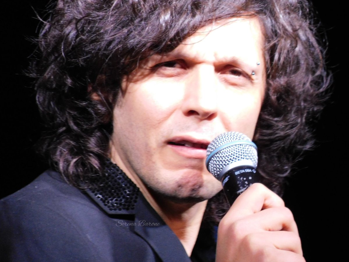 nuccialupetta's tweet photo. Sto pensando che un mese fa era in viaggio per Bari 😢😢😢 #ErmalMeta #4radunodeilupidiermal #Bari #demodeclub @famedalupi https://t.co/SyfMCf1NMN