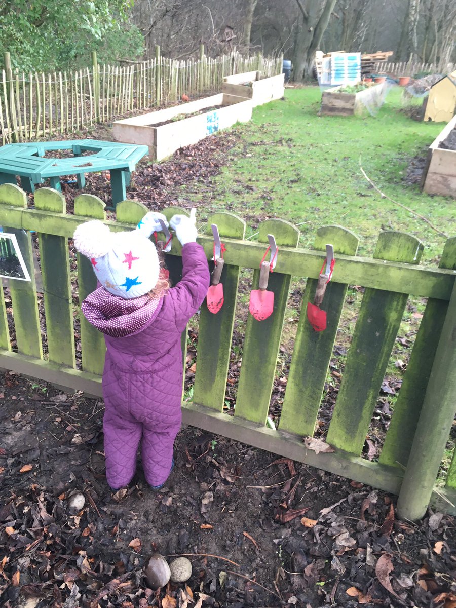 @DHSfG_OutdrTots so great to be back at outdoor tots yesterday despite the cold! 3 little pigs is one of my daughter’s favourite stories