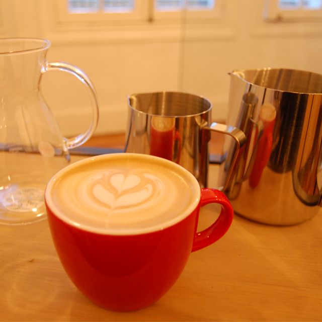 cafeterracl's tweet photo. Sabias que el nombre del Capuccino  viene de la palabra italiana "cappuccio", que significa capucha, y se asocia al hábito utilizado por los monjes capuchinos. 😂

#tienditacafeterra #coffeeroasters #latteart https://t.co/Eo414YeIkA
