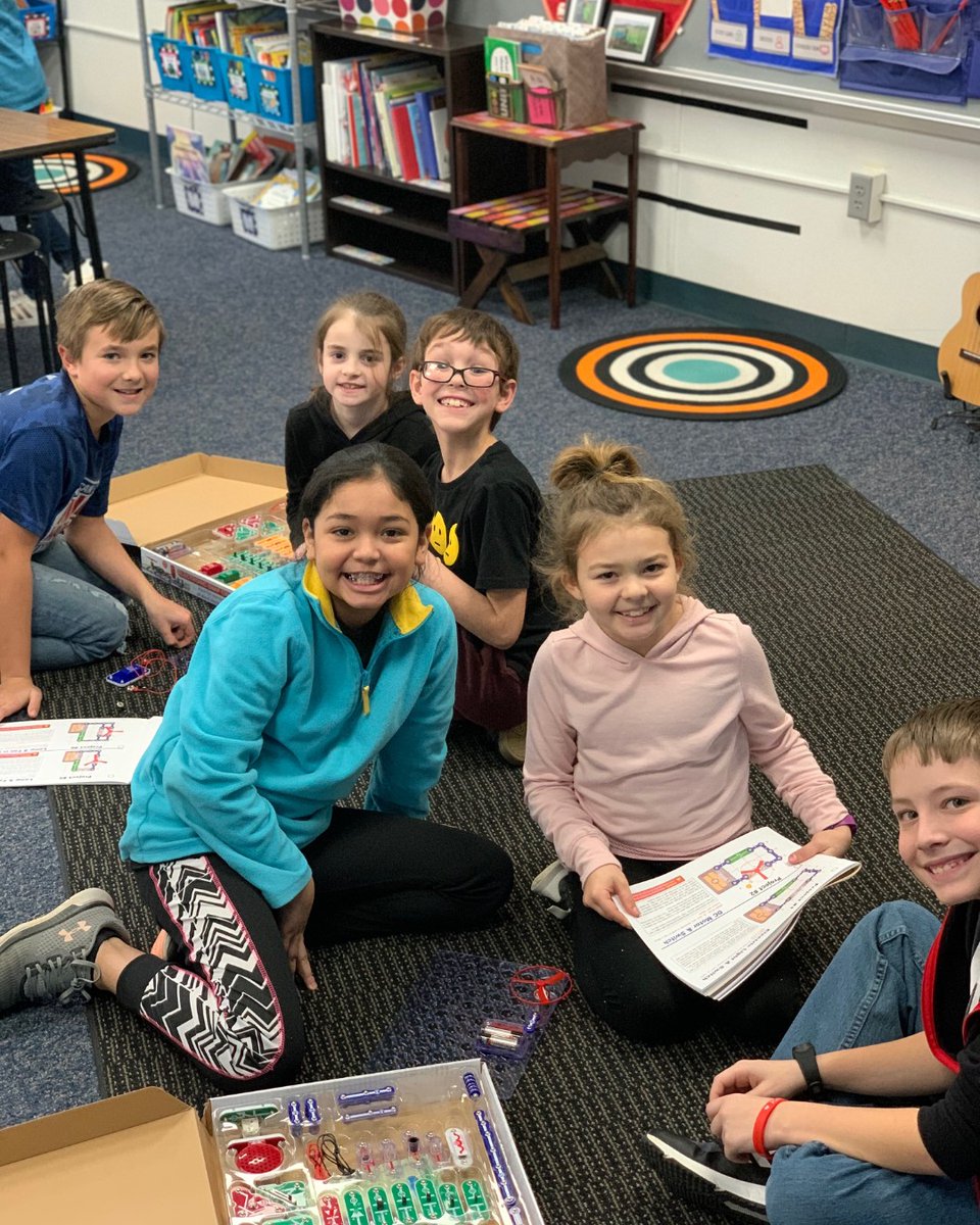 WashCommSchools's tweet photo. Third Graders in Mrs. Weisheit's class at Veale completed their first activities with snap circuits today! @VealeElem #IAMWashington https://t.co/aqzLKfjnxB