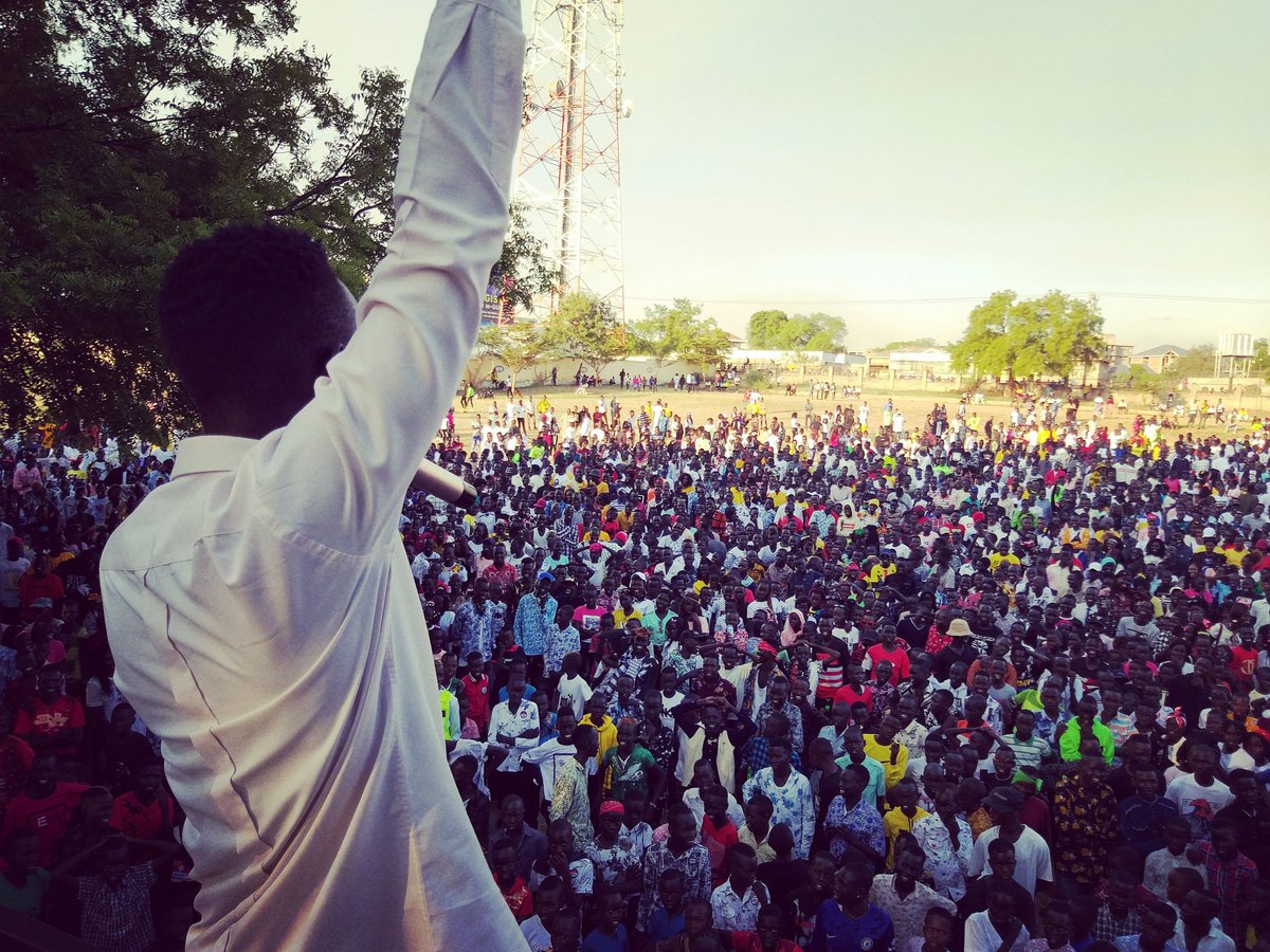 This was during one my shows in Nyakuron👌🏾🎙
See the unity and love in them🤩
They don't even care about the money that are being looted or the jobs being saved for these Nas kubar kids abroad all they want is a peaceful (Gunshot free)South Sudan🇸🇸
<a href="/maalmaker/">Maal Maker Thiong🇸🇸🌹</a> <a href="/defyhatenow/">#defyhatenow</a>
 <a href="/Jacob/">Jacob Mullins</a>