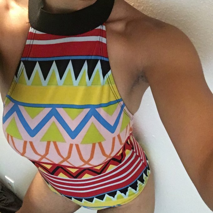 How cool! Just sold Swimsuit photo set!! You can get yours here https://t.co/VQkRjkRrgn #MVSales https://t