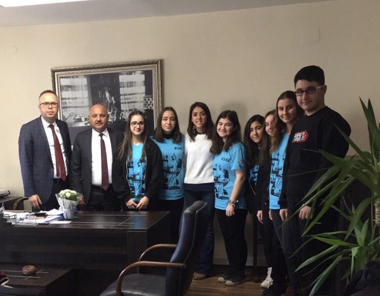 TeamBatx's tweet photo. Bugün @teambatx olarak Karayolları ile görüştük. Onlara projemizi anlattık ve projemiz ile alakalı ekleyebileceklerimiz hakkında hep beraber fikir alışverişi yaptık. Bize destek olduğunuz için teşekkürler!😊 @BilimKahraman @demirkemal08 @SKocelli @mehvespamukcuu @AnLcNuSlU https://t.co/fBio0KgCSE