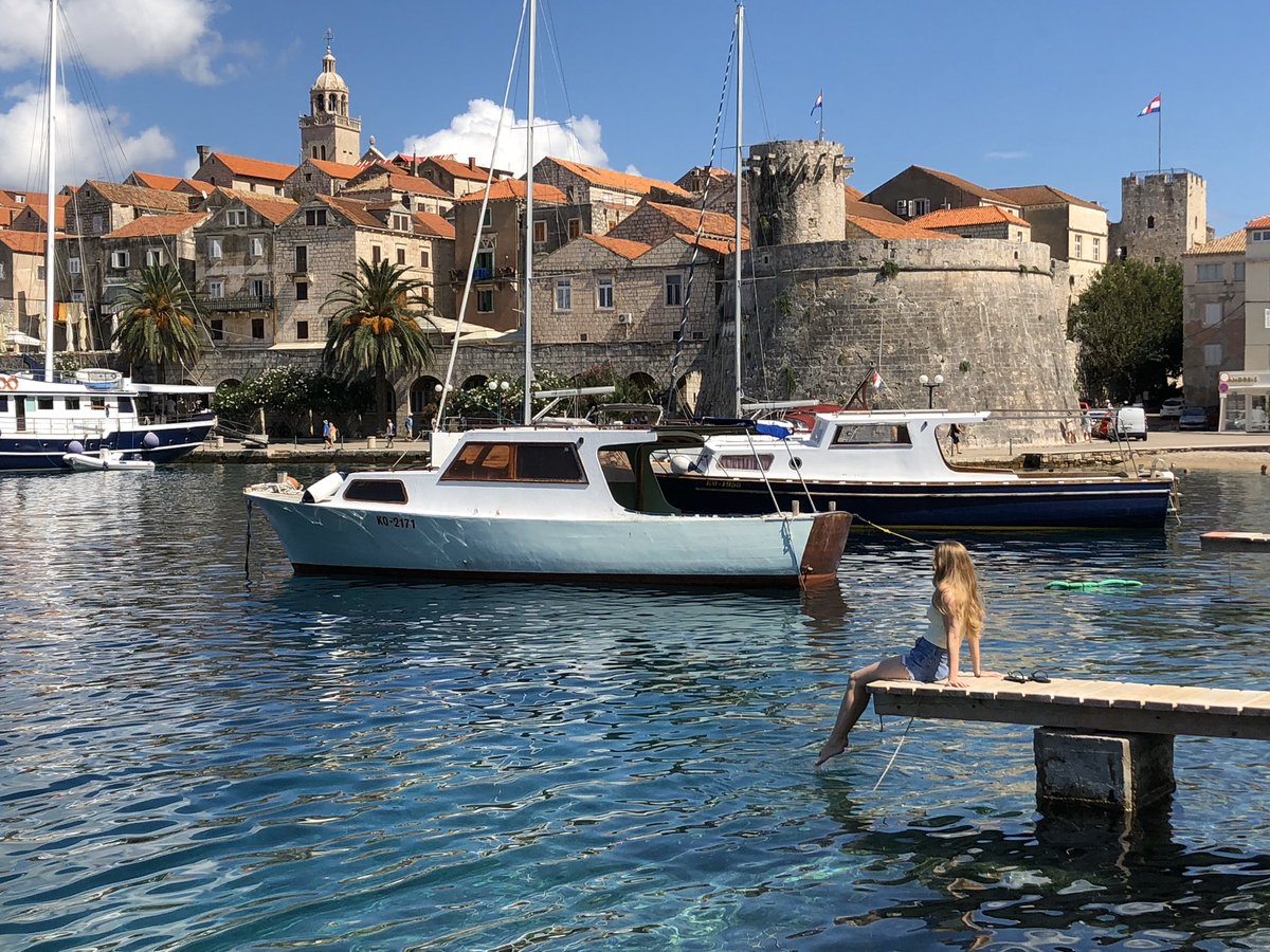 Has anyone visited Korčula? If you’re travelling between Dubrovnik and Hvar, we really really really recommend a stop in Korčula, it’s magical 💫 amazing food, beautiful beaches and allegedly the birth place of Marco Polo 👀 #travel #travelblog #travelblogger #croatia #korcula