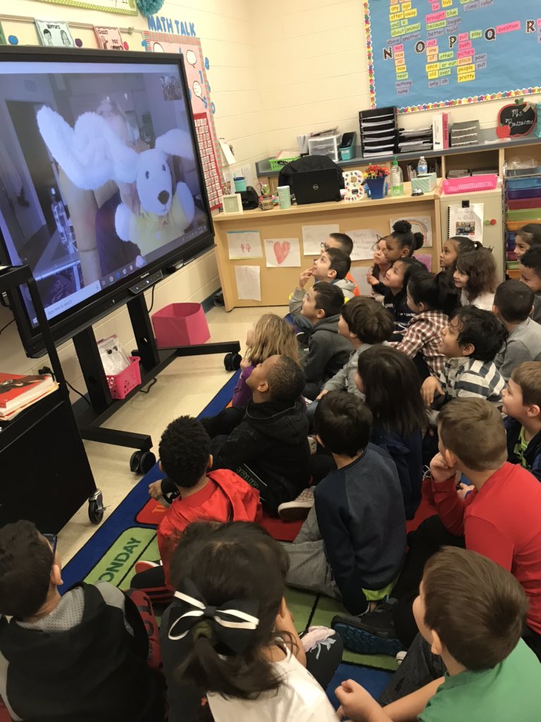 ittrsd's tweet photo. Howard B. Had us cracking up & dancing while we learned to be better listeners. @KolbTigers @Ridgeland122 #SEL #wigglebottom #elearning #KindnessMatters https://t.co/fQqMfU8Rqy