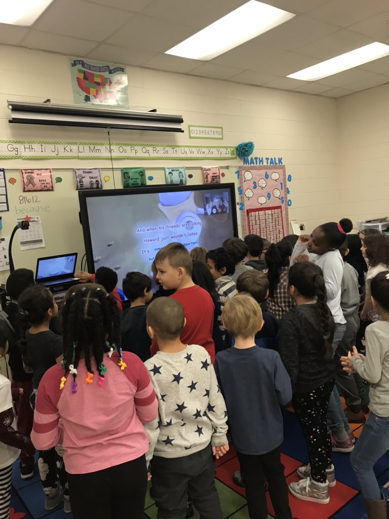 ittrsd's tweet photo. Howard B. Had us cracking up & dancing while we learned to be better listeners. @KolbTigers @Ridgeland122 #SEL #wigglebottom #elearning #KindnessMatters https://t.co/fQqMfU8Rqy