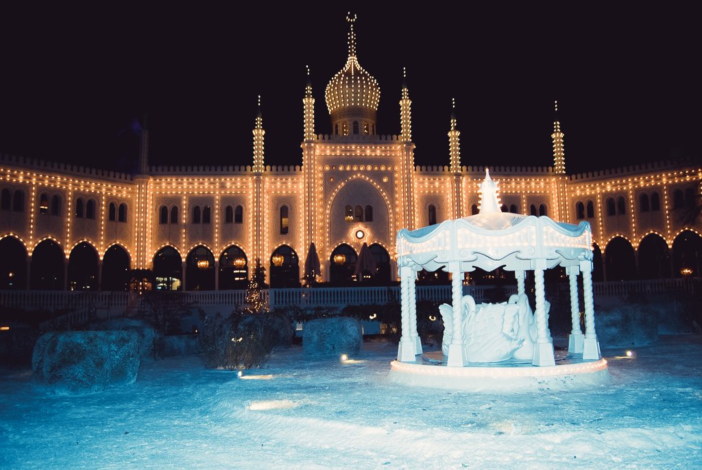 SophieParnell1's tweet photo. Nightlife Photography: Tivoli Gardens🎆.
#Copenhagen #Denmark #photography #nightlife #travelphotography #Trivoli #TrendingNow #Likee #winterbreak #Christmas #nature #Motivation #explorepage https://t.co/NjfNQADcg6