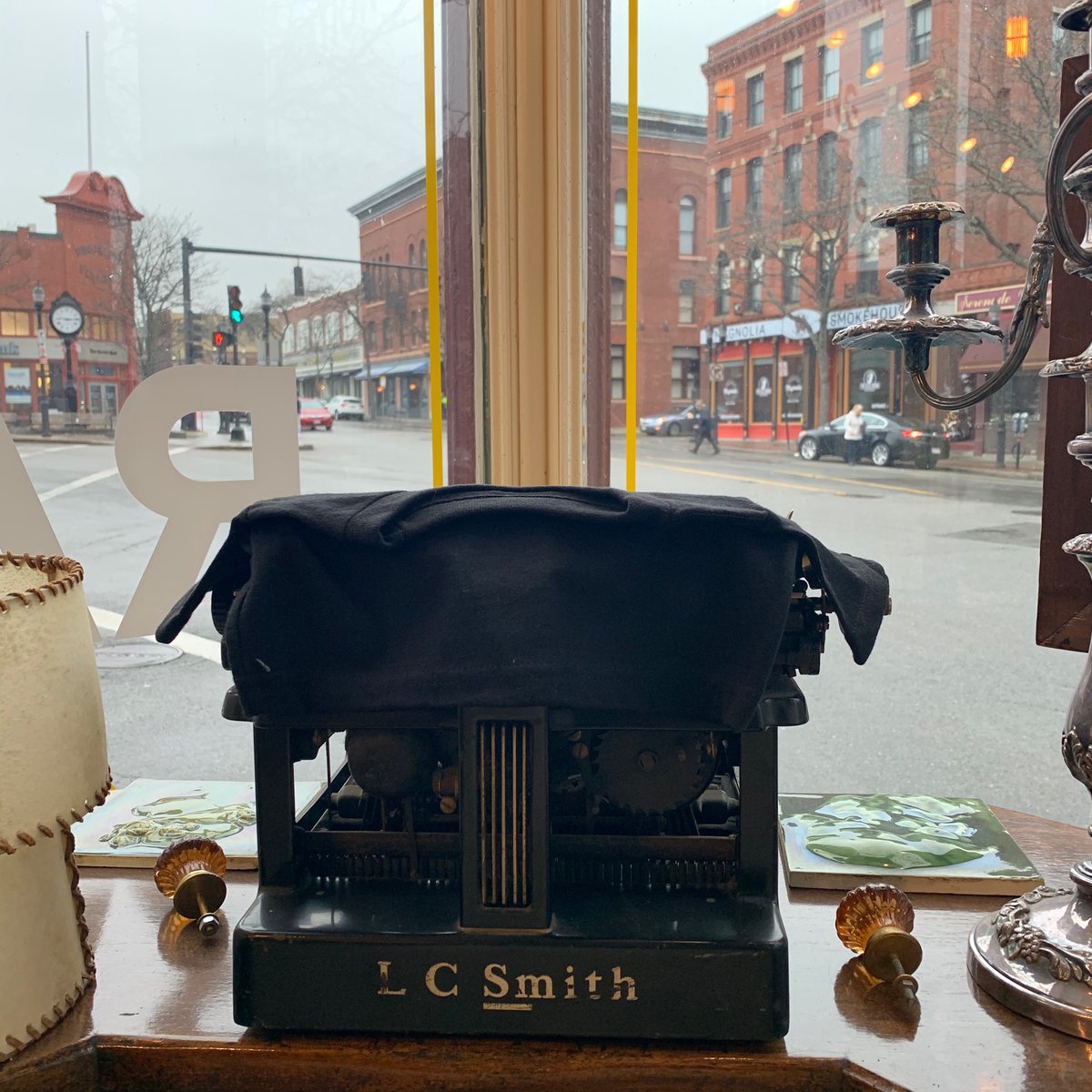 RareBrookline's tweet photo. We have all sorts of odd and lovely bits and pieces here at RARE. You should stop in and take a look!
#brookline #vintage #hardware #oddsandends #antiques #repairshop #fixit https://t.co/RRJLfqXBvT