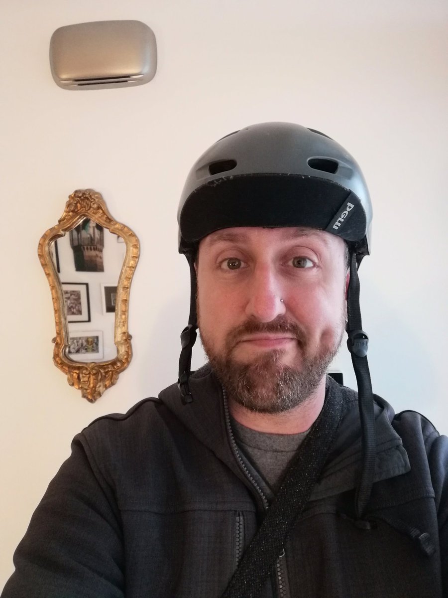 CameronKroetsch's tweet photo. Getting out to cycle during the "winter months" (today). I went to an appointment. I was even on Bay Street (and Hunter Street!). #HamOnt #TellCouncilHowWeCycle https://t.co/yD6LMdWNMp