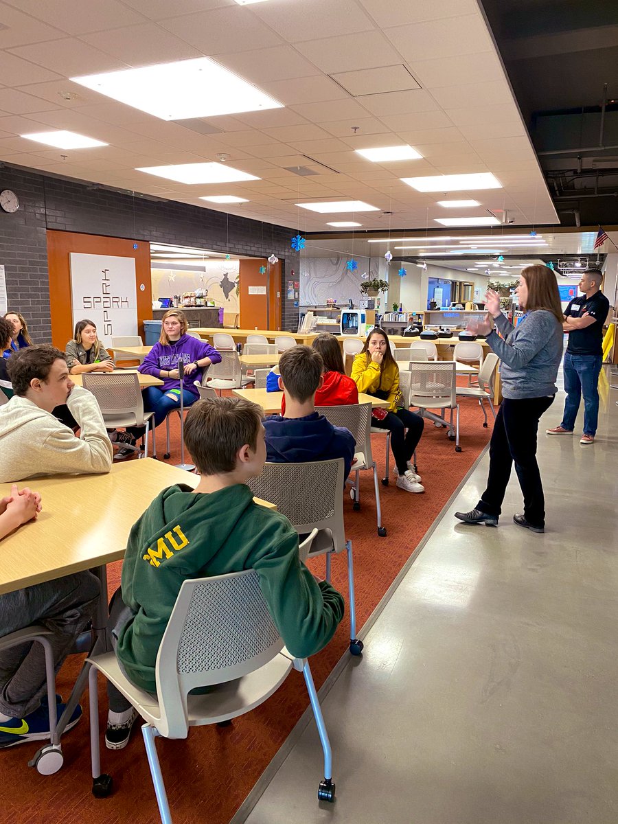DHSCareer's tweet photo. Titans had an awesome time at the Academies of Loudoun!  They were able to learn about the admissions process, tour the entire facility, and eat lunch with other students!  @LCPS_Academies @DominionLcps #AcademiesofLoudoun #AET #AOS #MATA https://t.co/ICb3Kfzulq