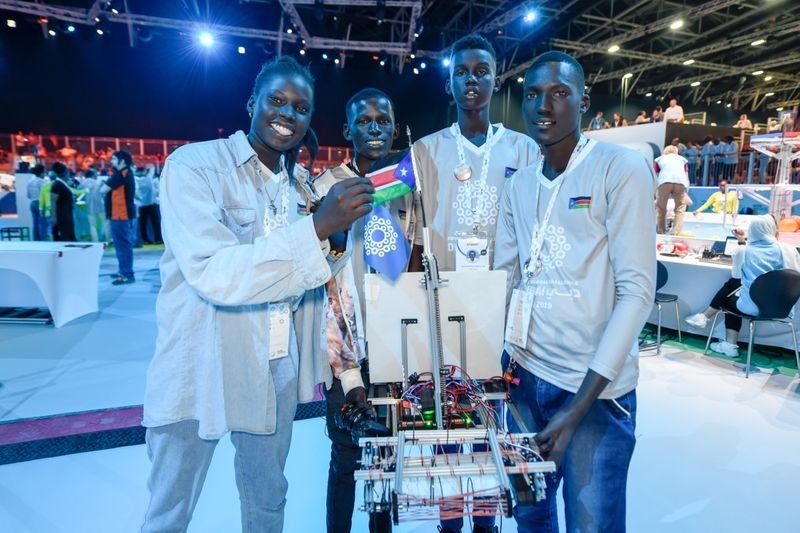 South Sudanese Teenagers developed a robot that gets plastic waste out of the ocean.They unveiled it at the First Global Challenge in Dubai, UAE. There are 8.3 billion tons of waste in the ocean. 90% of them are in just 10 rivers.