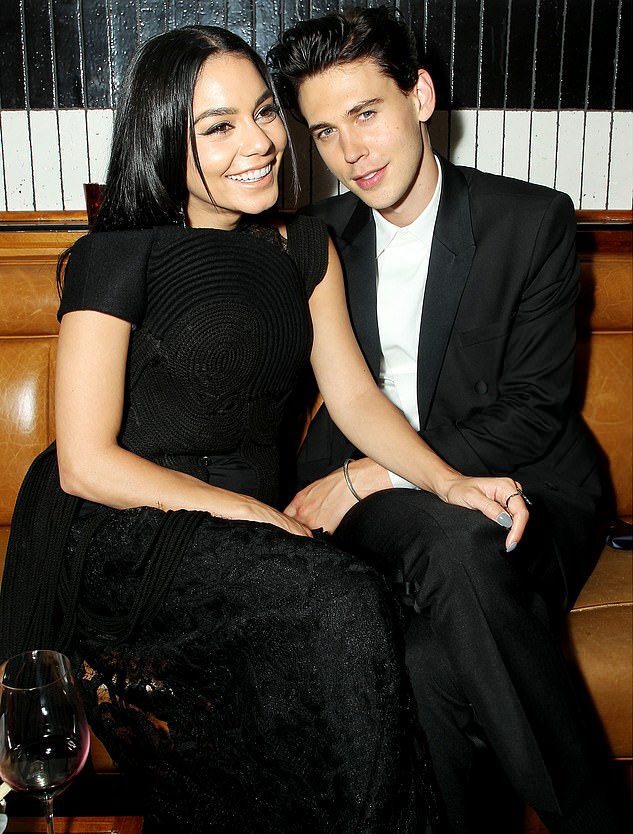 SeriesTWBZ's tweet photo. Após quase 9 anos juntos, Vanessa Hudgens e Austin Butler terminaram o namoro. 💔 https://t.co/Lx5luth47E
