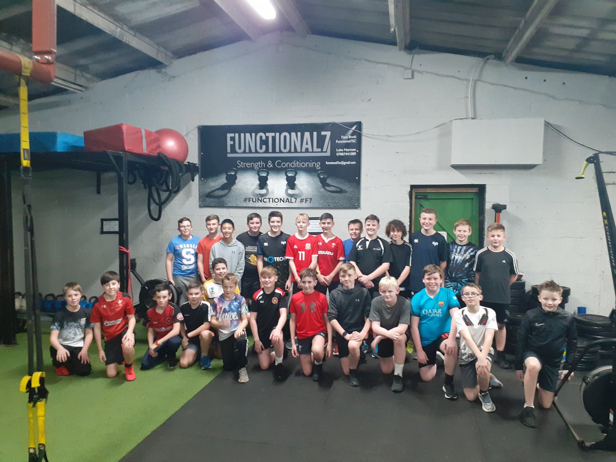 Penybancjuniors's tweet photo. Another top effort from the squad tonight 🐯🐯🐯🐯🐯🔴⚫🔴⚫ https://t.co/PcxRd8YGrR
