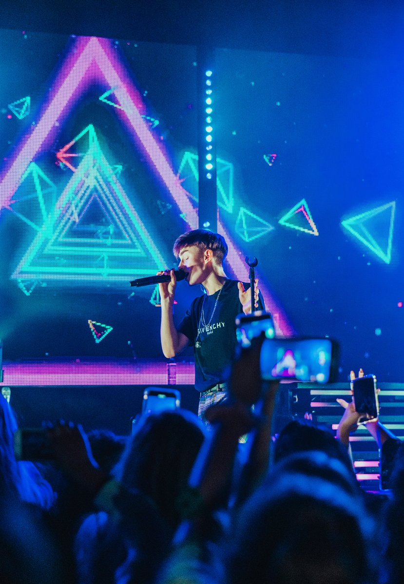 johnnyorlando's tweet photo. 🥰🥰🥰🥰🥰🥰🥰🥰 https://t.co/8qOLbiTE5I