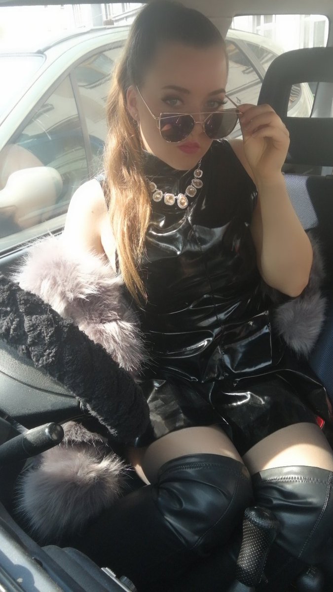 SubCharlotte's tweet photo. Do you think I am pretty, are you worthy to be my devoted slave @ManInBlackET than prove it to your #mistress       #CharlotteSavage https://t.co/A7epZ832NK
