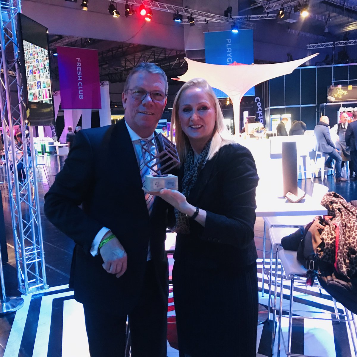 KFPfivestar's tweet photo. Wir haben für @Porsche das Unmögliche möglich gemacht und dafür Bronze auf dem @BrandexFestival Award gewonnen! Mit unserer Inszenierung des ID. Buzz konnten wir die Jury in der Kategorie Best Conference überzeugen.
Alle Infos: https://t.co/3rWGFt91J9 #YouImagineWeRealize https://t.co/0lT28Kt5c4