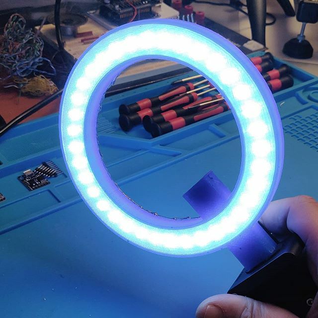 No_CQRT's tweet photo. {ready to be a #YouTuber?} #3dprinted light #led ring w/tripod mount home | #3Dprint #3Dprinting #3drag | now, complete! https://t.co/9WFNHCsFHd https://t.co/2WK9nYqHpe