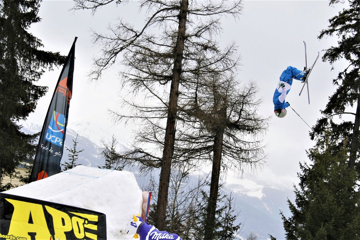 GlideToursPT's tweet photo. Um guia UCPA a fazer um back flip perfeito a 10m de nós. Queres aprender a fazer um? Vê os nossos programas freestyle no link da BIO. Nós tiramos a foto! 

#glidetours #snowspecialists #ucpa #freestyle https://t.co/f1IGVWyJfQ