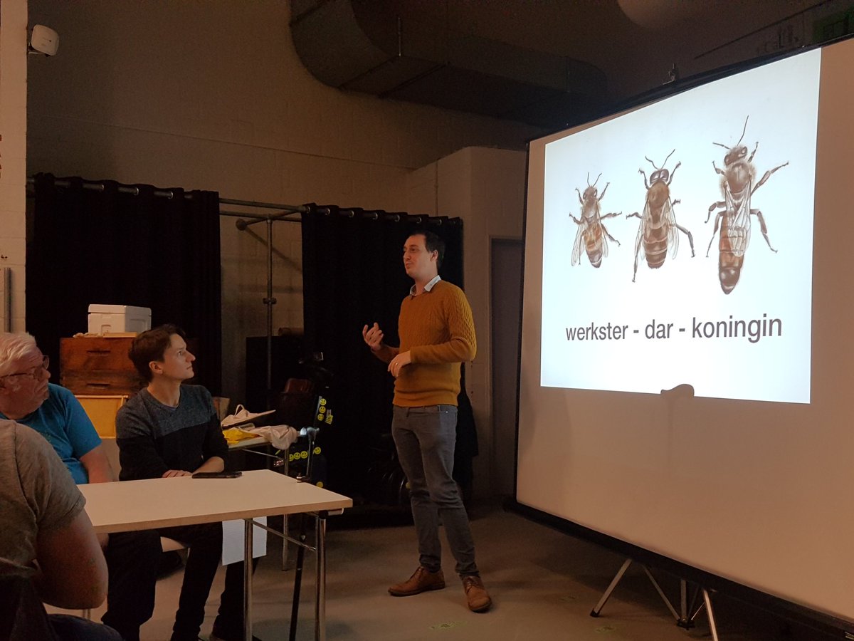 CommonsLabA's tweet photo. Imkercursus in Antwerpen-Noord. Een wijk leren #buurthoning produceren, collectief. Superfijn! @2060mijnbuurt @StadsLab2050 #projectfonds #Voedselstrategie #voedselraad #foodascommons https://t.co/kJexBKm8hO
