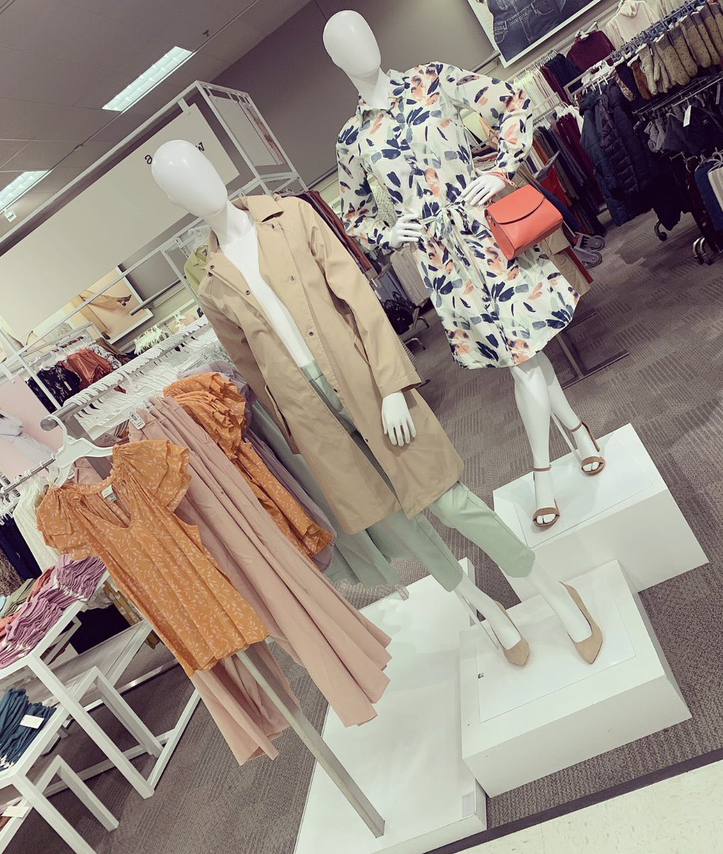 Think Spring!! 🌷🐣 I am in love love with all of the merchandising decisions that were made today. Way to go team!! ⁦<a href="/kialmorrison/">Kia</a>⁩ ⁦<a href="/amiek2009/">Amie Mayfield</a>⁩
