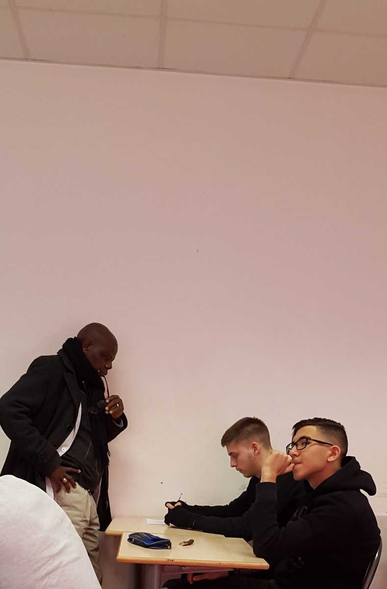 Le_Roi_Silver's tweet photo. Quand il te regarde comme ça t'a tout gagné https://t.co/MSxIzxoOnb
