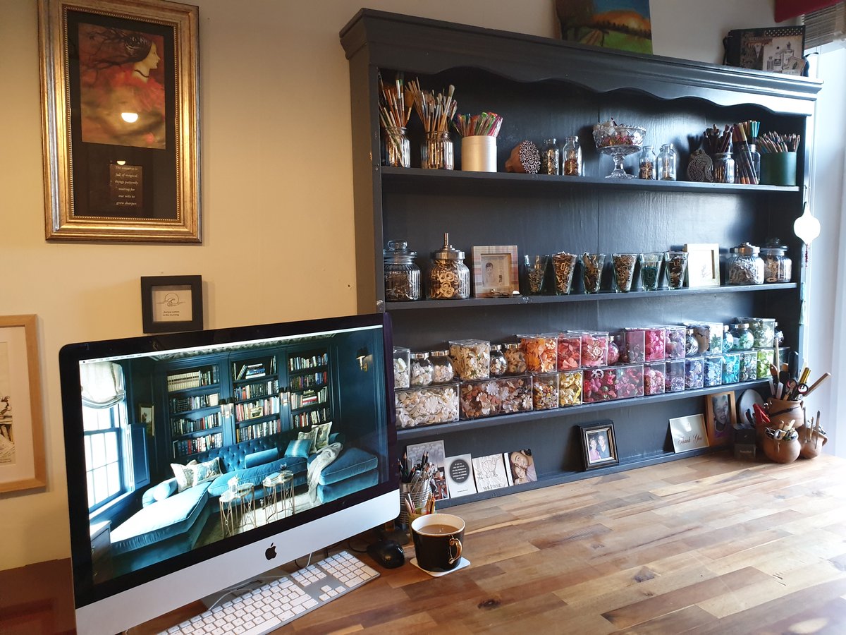 ScrapbookerUk's tweet photo. My "Goldilocks' studio - not too big, not too small, perfect for me #scrapbooking #scrapbookingstudio #myscrapbookingspace what does your #craftspace look like? #craftspeople #artsandcrafts #workspaces https://t.co/9zdmUPvmeI