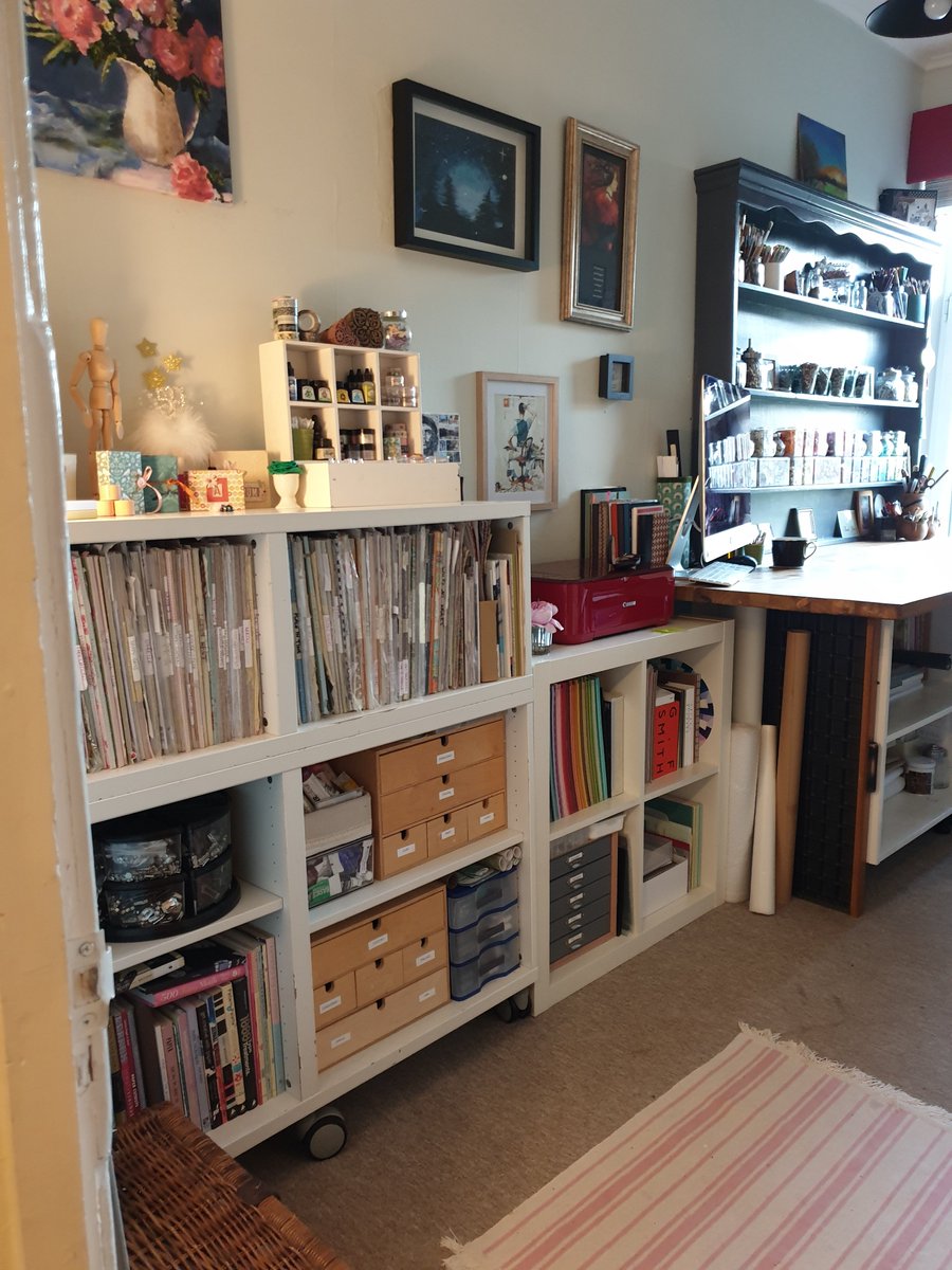 ScrapbookerUk's tweet photo. My "Goldilocks' studio - not too big, not too small, perfect for me #scrapbooking #scrapbookingstudio #myscrapbookingspace what does your #craftspace look like? #craftspeople #artsandcrafts #workspaces https://t.co/9zdmUPvmeI