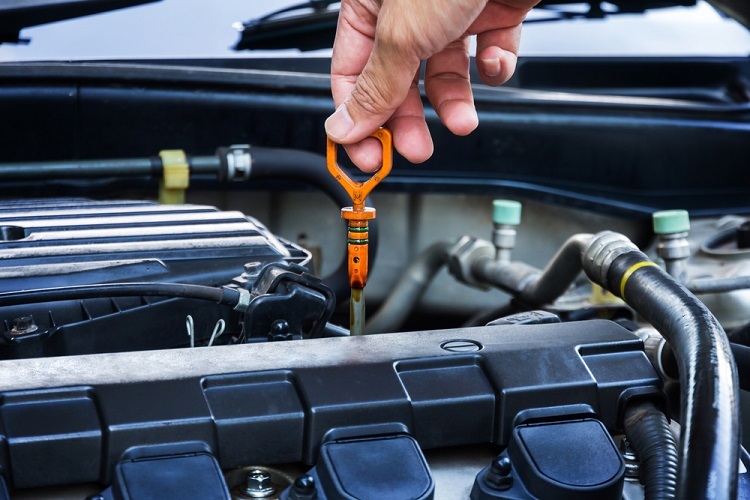 CourtesyWheels's tweet photo. When was the last time you checked your fluid levels? Before your next long drive, take some time to check your oil, windshield wiper and other fluids. https://t.co/xKA4ZgTDAI