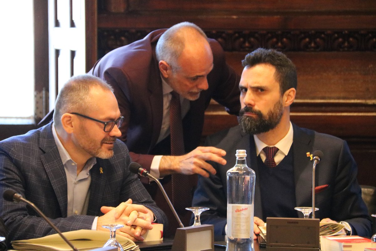 3CatInfo's tweet photo. JxCat aprova el pressupost del Parlament amb Cs i PP i obre una altra crisi amb ERC https://t.co/geJ8FpwY0P https://t.co/qBm6xdJ1vV