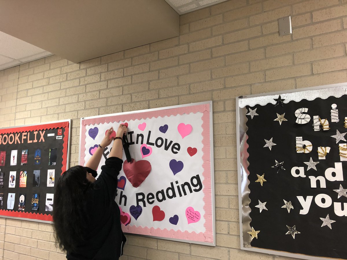 Lakes_RST's tweet photo. Our future teachers put up some new bulletin boards around campus. #LovetoRead #Library #ChooseYourPath #Life #CollegeCareerCenter #GrowOurOwn #LakesEducation&amp;Training #FutureTeachers #SpartanPride @CFISDCyLakes https://t.co/1mXOLuqb2O