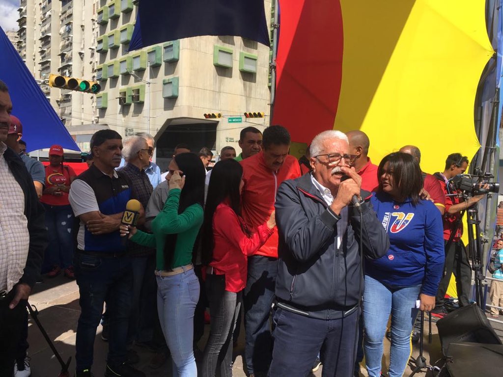 jsanguinocard's tweet photo. Intervención en la concentración por La Paz y contra el imperialismo, celebrada en CCS hoy #14enero #LealesSiempreTraidoresNunca https://t.co/CMEEzGXqf8