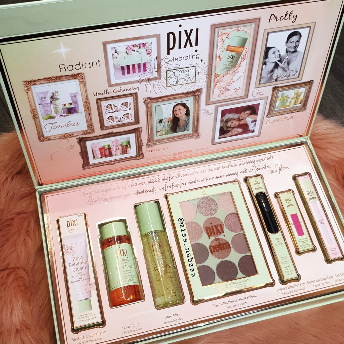 Miss_Nabzz's tweet photo. 💚 Thank you @PIXIBeauty for yet another A M A Z I N G #prpackage 💚 Forever spoiling me 💚 This package consists of #pixibeauty award winning products 😍 #20YearsOfGlow #beautyblogger #UKblogger #skintreats #beauty https://t.co/YuopOEO9VJ