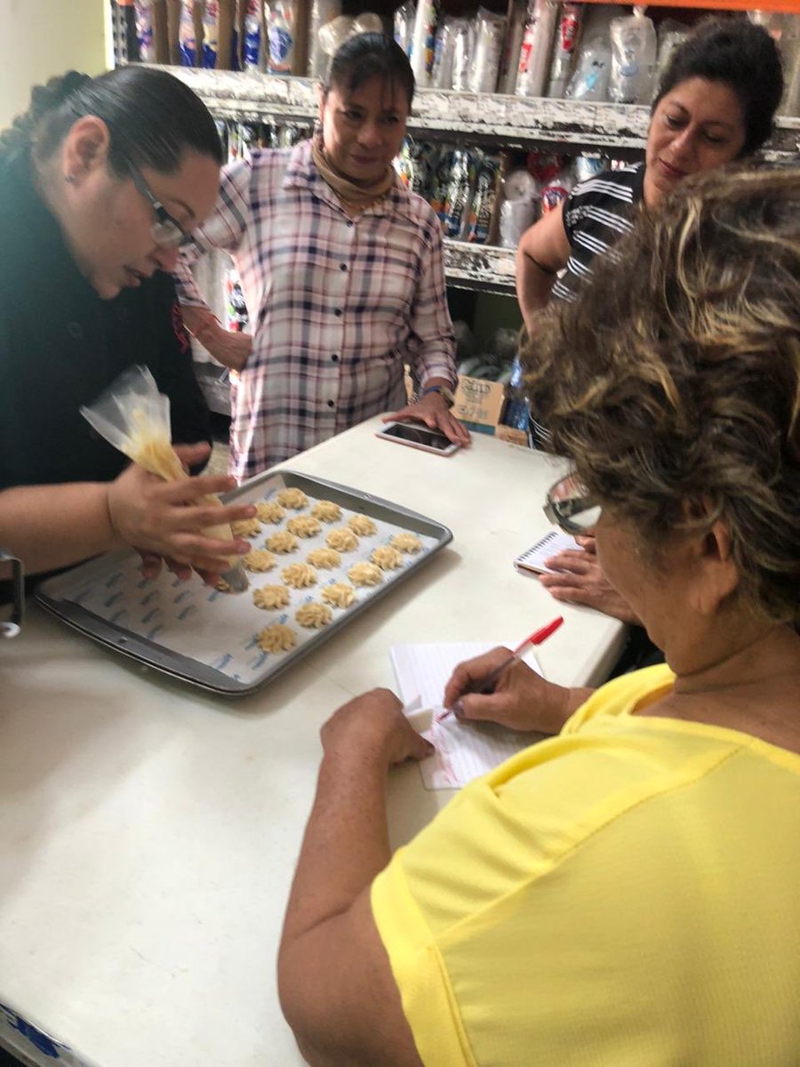 Stock_Campeche's tweet photo. La receta de pastisetas preparada por la chef Karina durante la demostración del domingo pasado en tienda. ¡Visítanos para adquirir los ingredientes y puedas prepararlas en casa! 👩🏻‍🍳💝 https://t.co/ZqrwrLoAfP