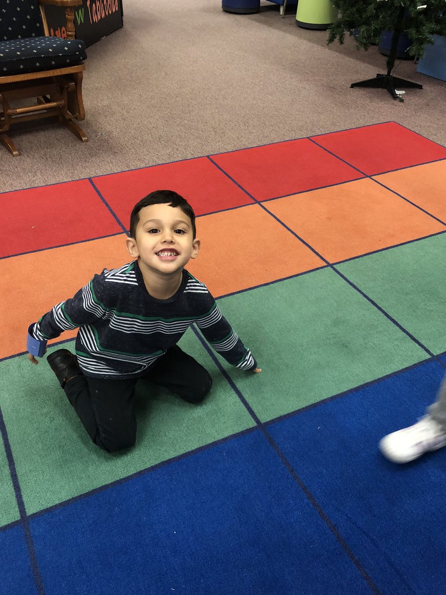 MsKSantini's tweet photo. Looking for squares around the school! βΉπ #SquaresAroudUs @HumbleISD_NBE @HumbleISD_PREK #BeTheLight #LearningOutOfTheClassroom https://t.co/T1JkeFXIqK