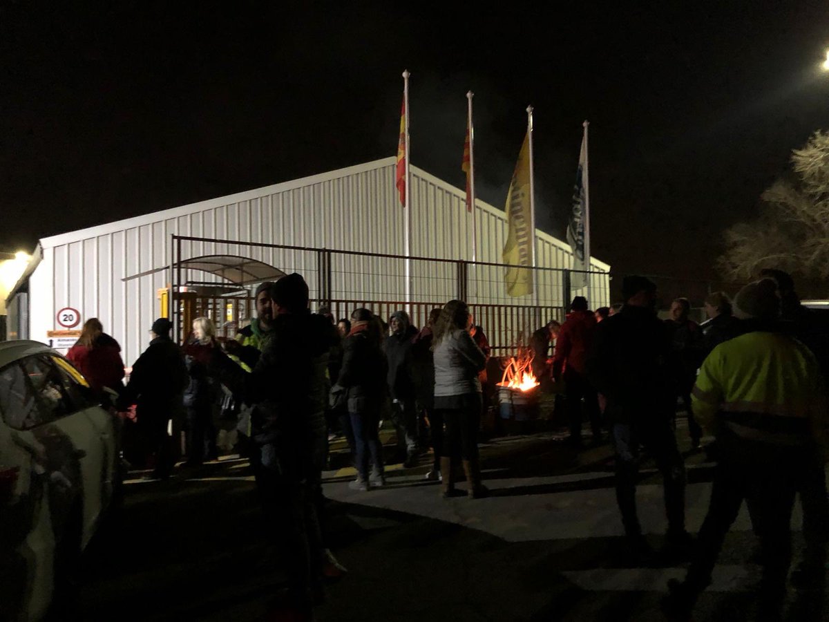 RuedaJruedaM's tweet photo. Comienza el paro en #continental con un seguimiento total del turno de noche por una reindustrializacion que asegure el empleo para los 750  compañeras/os  @ccoocatalunya @CCOOIndvocccatc @hermajoan @PachecoJpacheco @EnriqueRodrgue1 @Victorieta1 @bernat_vg https://t.co/rnvybk1gM1