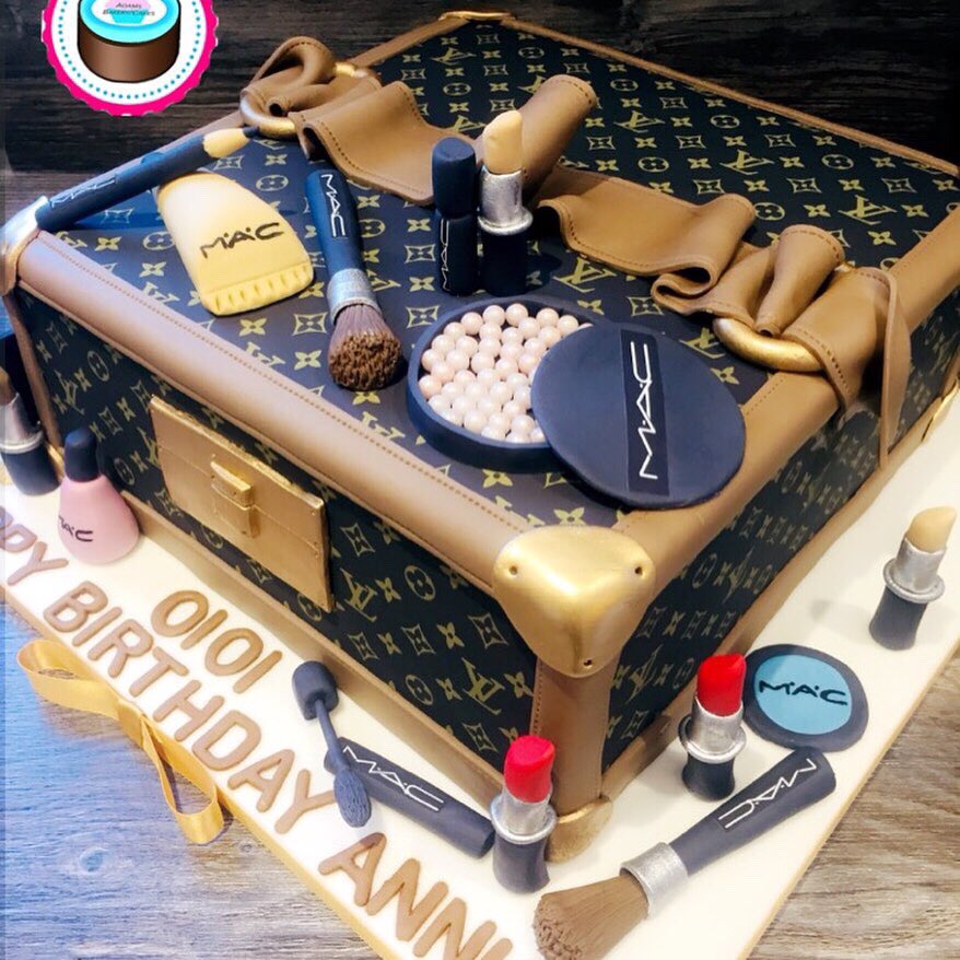adamsbakerycake's tweet photo. 💄 Louis Vuitton make up box cake!! 💄 
Hugggee 12inch square cake topped with our new!! A3 icing prints (edible) prints.. 
topped with hand crafted mac makeup products and brushes! 
https://t.co/voL2MZYMIT
We’re also on Instagram - @adamsbakerycakes ✅ give us a follow ! https://t.co/rndPphahZc