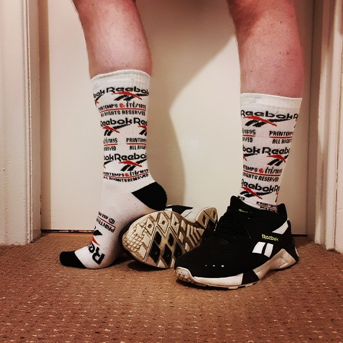 uksockman's tweet photo. (14/01/20) Reebok Printemps, with Aztreks

#socks #sox #sockfetish #soxfetish #gaysocks #gaysox #reebok #printemps #aztrek #reebokprintemps #reebokaztrek #footballsocks #footiesocks #feet #size12feet https://t.co/CAWyv1ctQP