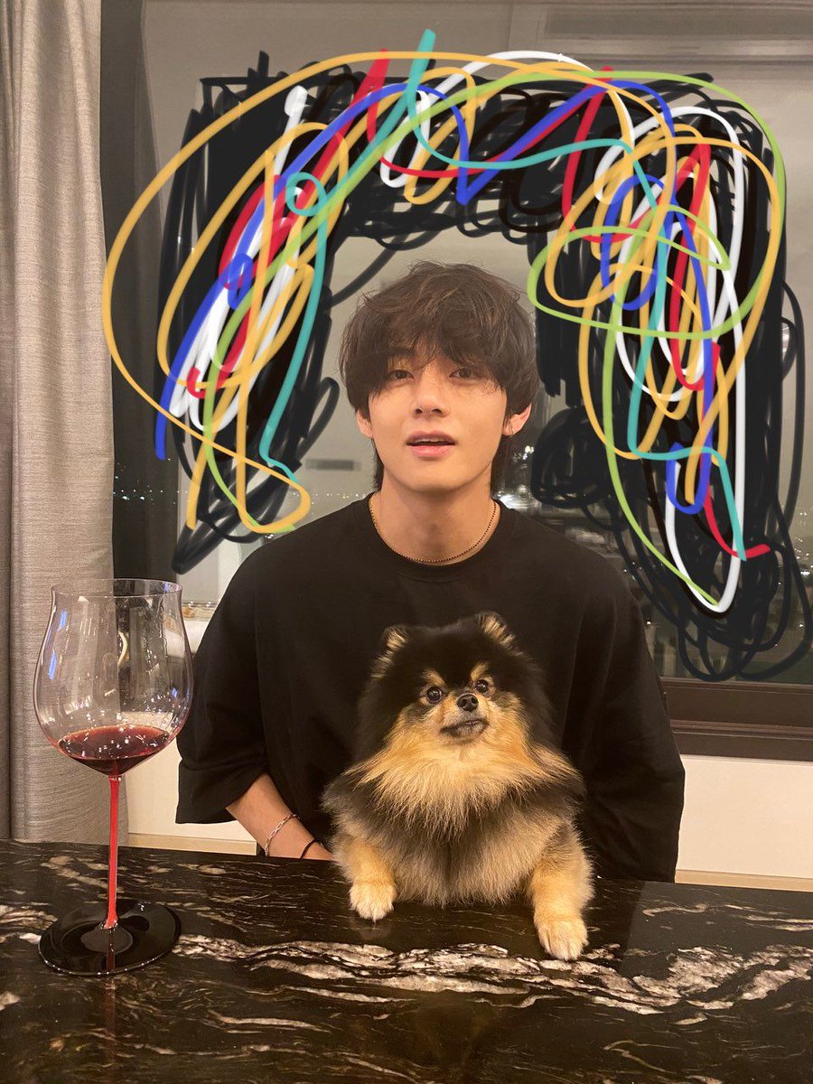 tigerkthh's tweet photo. taekook au 
donde taehyung y jungkook toman unas cuantas copas de más y terminan chamuyandose por weverse. 
¿que pasa cuando a tae se le escapa y confirma que ambos están en una relación? https://t.co/M4JT9L9WNA