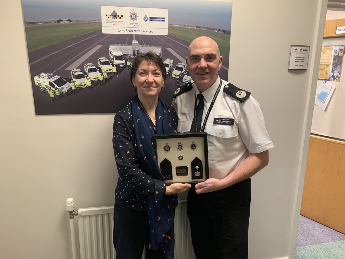 PaulFullwood20's tweet photo. Thank you DCS Karena Thomas @DCSupernintendo for your leadership, knowledge & hard work on BCH Joint Protective Services (Major Crime/Scientific Services) & good luck in the new role! @bedspolice #TopDetective! #TopTeam! https://t.co/NadMXWvLHM