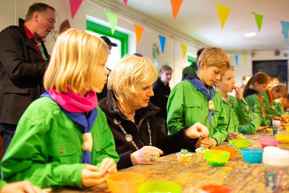 RenkumNieuws_NL's tweet photo. Scoutinggroepen vieren gezamenlijk 100 jaar #welpen in Nederland. In #Renkum vieren de #scoutinggroepen dat gezellig samen https://t.co/feBRTkNeur https://t.co/jXZWp65lq1