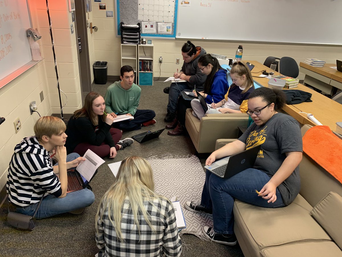 AHult101's tweet image. Today they present in front a small group...next time the whole class...taking it one step at a time!  #classcomfortlevel #presentationmode