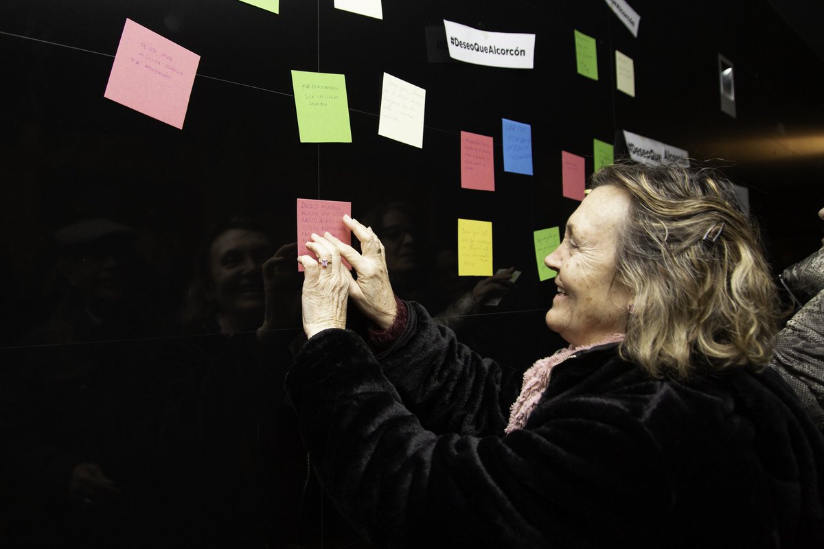 Nos llegan bonitas fotos del pasado 11 de enero, celebrando nuestro #DeseoQueAlcorcón en la Gala de Año Nuevo. Gracias <a href="/PJGarcinuno/">Patricia J. Garcinuño ⚡</a> 😍📸🎶
cc <a href="/Hardcorcon/">Hardcorcón</a>