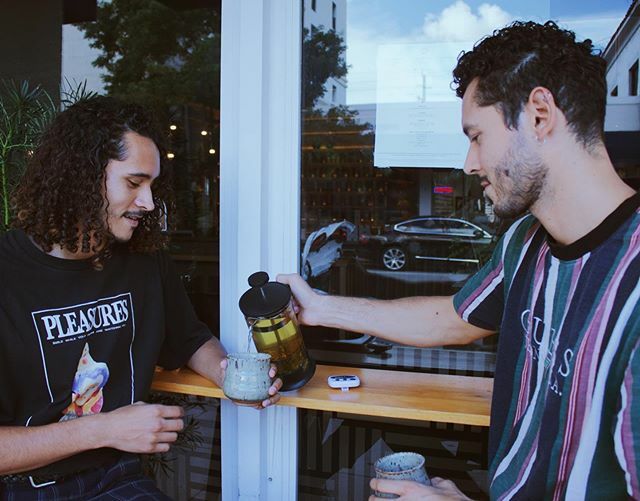 SmallTeaCo's tweet image. There’s nothing like sharing delicious tea with the ones you love at your favorite tea place, am I right???✨ #nodoubtnodoubt ift.tt/2thVTbh