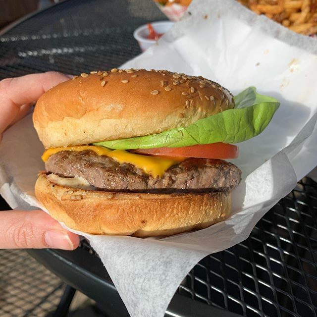 We’re never going to be upset about getting to eat a burger outside in the middle of January. Especially when it’s from @boxcarburgers and there’s a cold glass of <a href="/idiombrewingco/">idiombrewingco</a> beer to go with it. Reminiscing about this al fresco meal from over the wee… ift.tt/38d3I0V