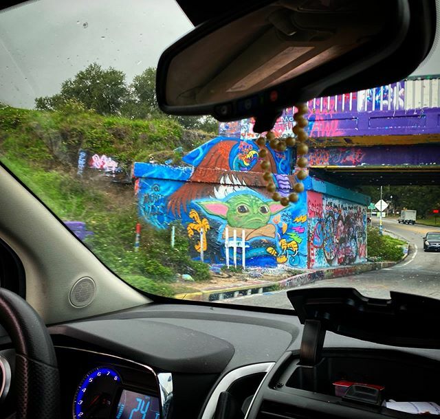 madsjchic's tweet photo. Eyyyyyy #babyyoda #thechild #themandalorian #graffitibridge #pensacola https://t.co/Ubc6KbcLof https://t.co/uyqJoXYBfz