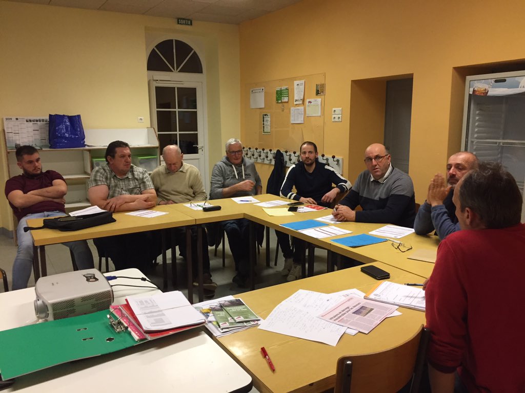 fdsea53's tweet photo. #échanges sur #agribashing #ZNT et #convivialité dans nos cantons @fdsea53 @StephaneLoupy @TatinStephane @emmanuelga53 @BruneauAurelien @renaudierflo @jeromelandais53 https://t.co/83ER86Us62