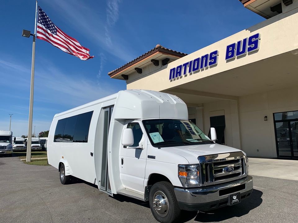 NationsBus's tweet image. New Year, New Bus! 🚌
🚌 2020 ECD KSIR 290 Executive
23 PAX, Deluxe Seating, Rear &amp;amp; Overhead Luggage, &amp;amp; More!
Click here for more info! 👉 bit.ly/2Ts1QNt
#nationsbus #bus #transportation #shuttlebus
