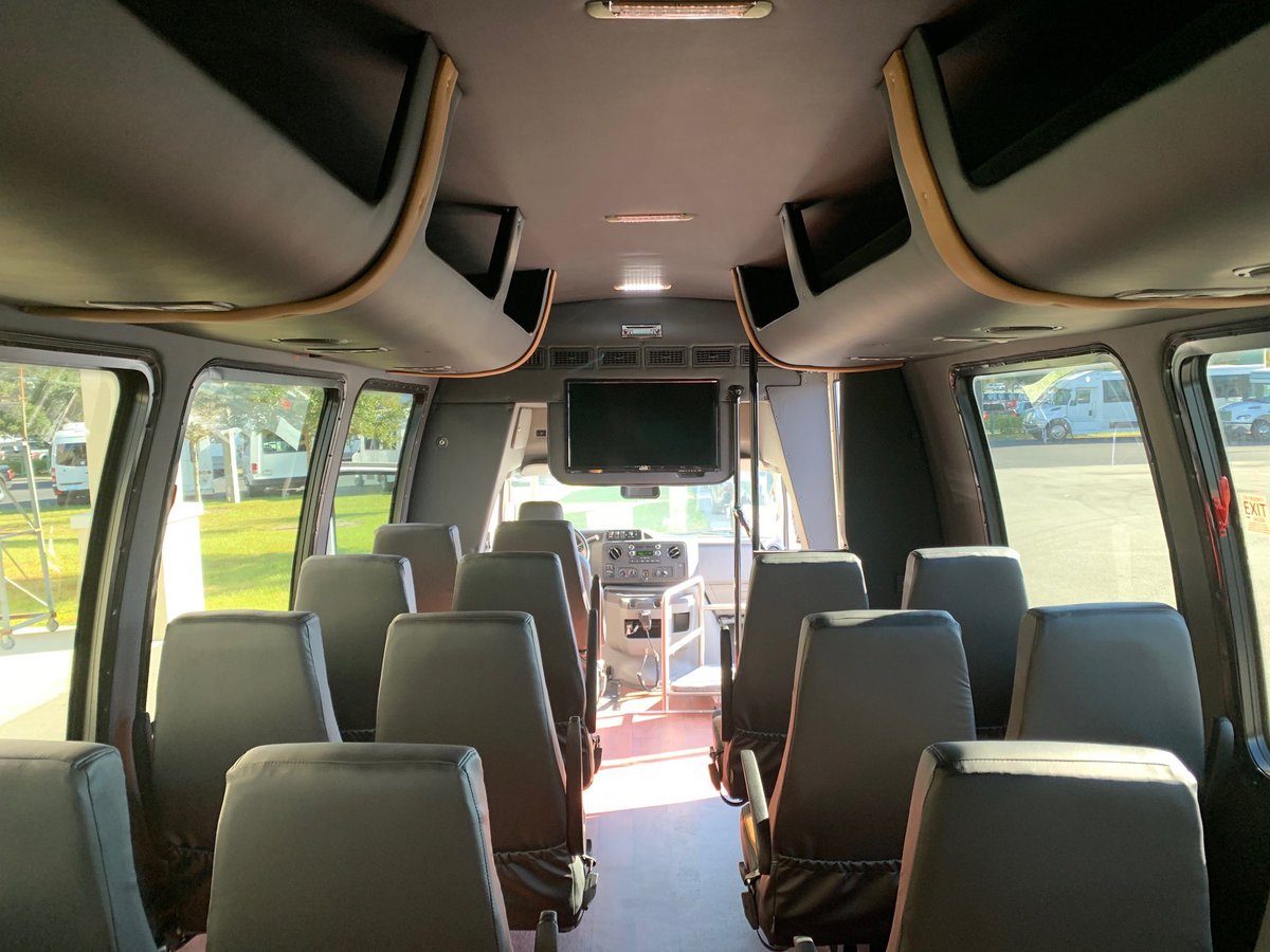 NationsBus's tweet image. New Year, New Bus! 🚌
🚌 2020 ECD KSIR 290 Executive
23 PAX, Deluxe Seating, Rear &amp;amp; Overhead Luggage, &amp;amp; More!
Click here for more info! 👉 bit.ly/2Ts1QNt
#nationsbus #bus #transportation #shuttlebus