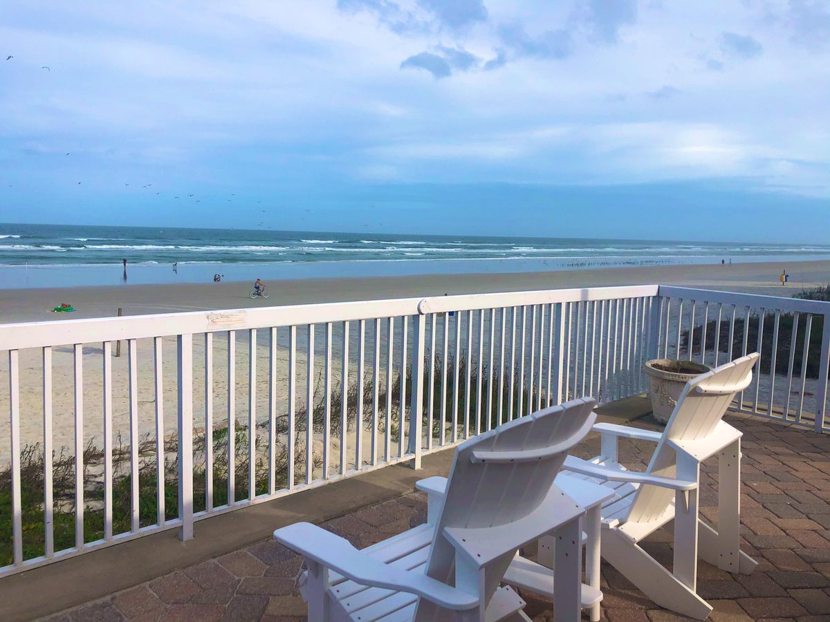 thekellyprice's tweet photo. Today’s office = not too shabby. This Florida girl loves feeling the ocean breeze in her hair again. 😎

Can’t wait to share with y’all the incredible story of Garland Pinholster, a @OglethorpeUniv @OgleAthletics1 legend who’s being inducted into the @ATLSportsHOF next month. https://t.co/oI3zRSVLvK